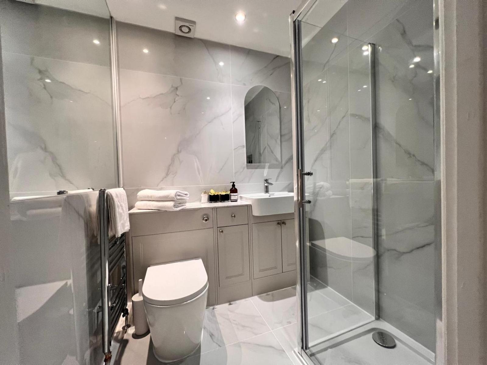 Elegant 1 Bedroom Flat Near Harrods Londra Exterior foto