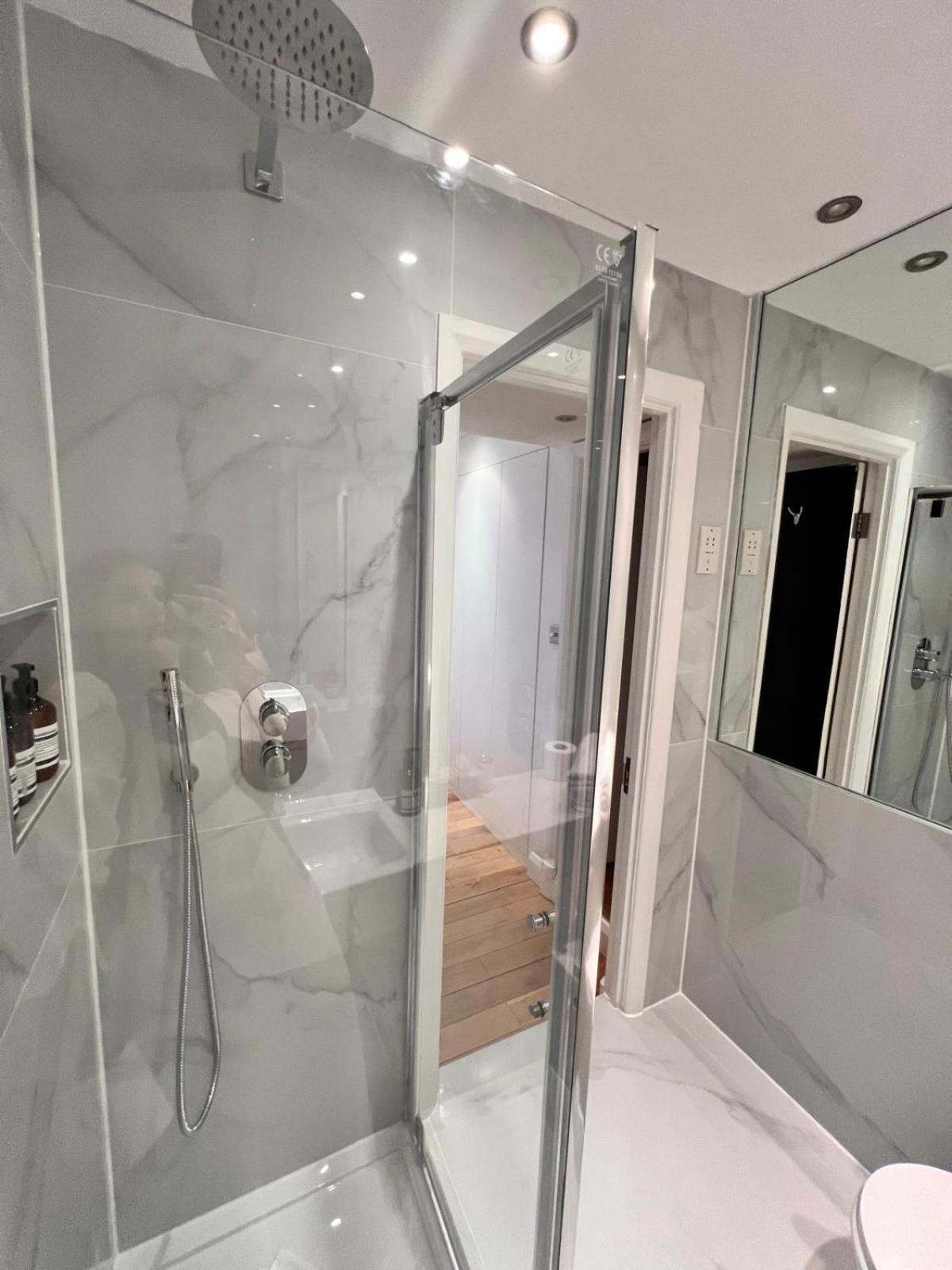 Elegant 1 Bedroom Flat Near Harrods Londra Exterior foto